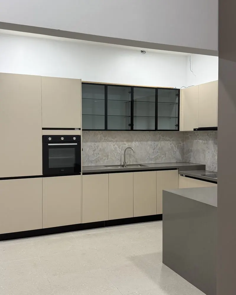 ชุดครัว Built-in สีครีม